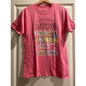 I Love Being a Grandma T-shirt size Small
